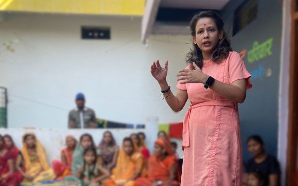 Faria Islam from Aspada holds a workshop in Barwani, India.